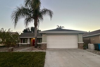 Building Photo - Great Family Home in Fantastic Hollister Neighborhood!
