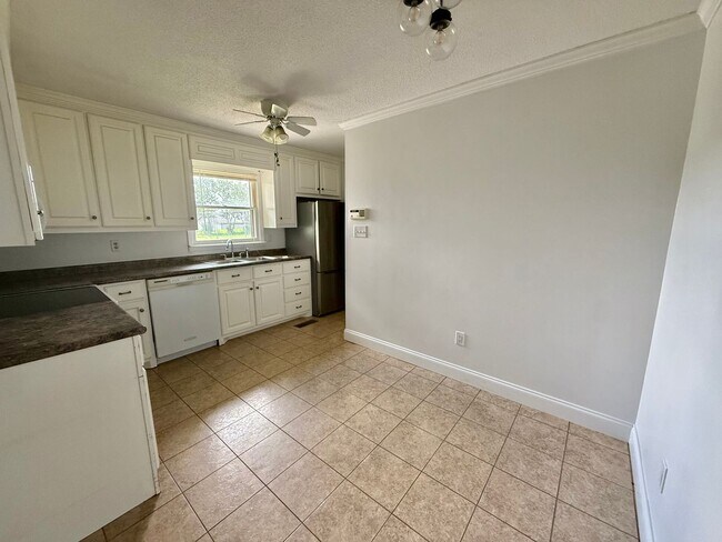 Building Photo - Charming 3 Bedroom, 2 Bathroom Home in Mus...