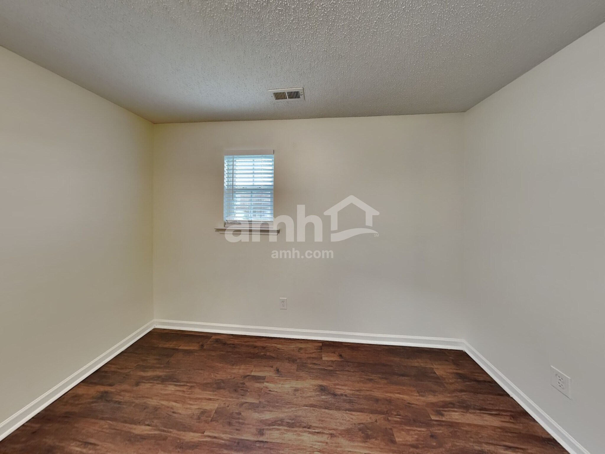 Building Photo - 2116 Maple Tree Ct