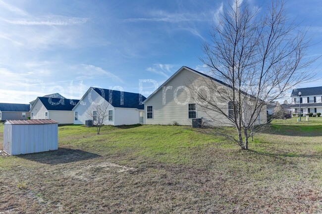 Building Photo - 295 Legend Oaks Dr