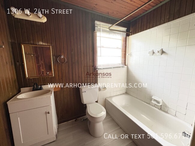 Building Photo - 1306 W 24th St