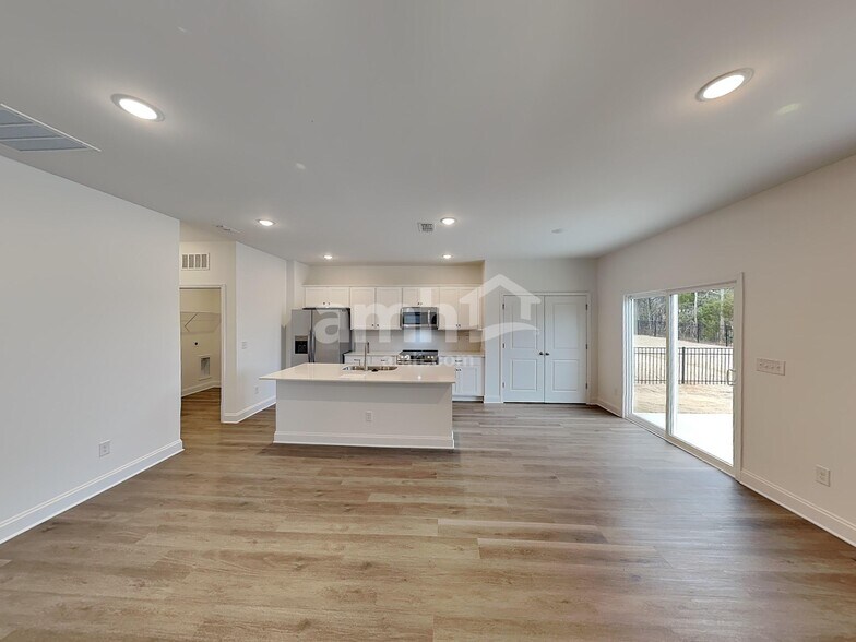 Building Photo - 5006 Twin River Dr