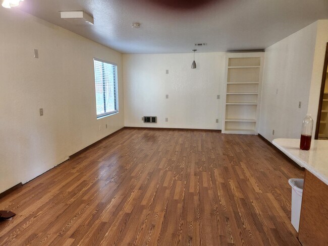 Building Photo - 2719 Bacobi Ovl