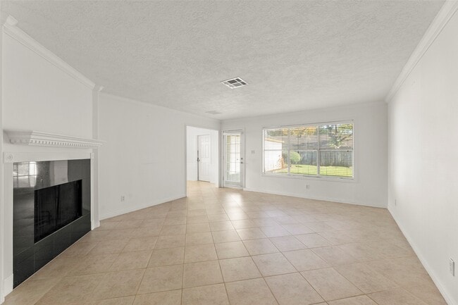 Building Photo - 15751 Fern Basin Dr