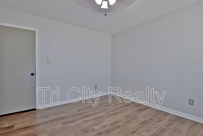 Building Photo - 210 Bella Rosa