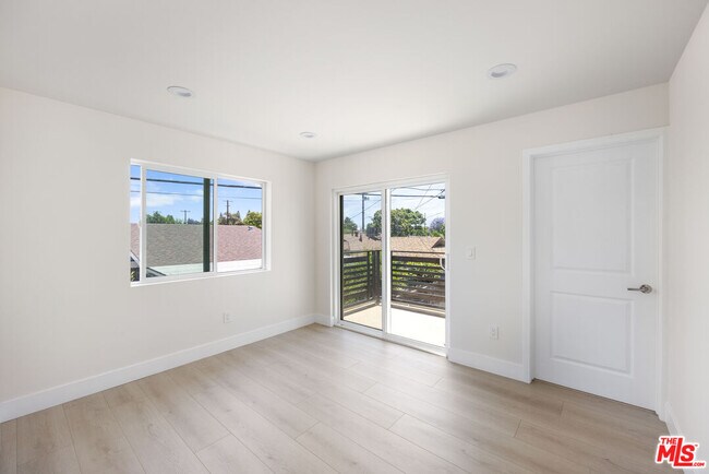 Building Photo - 11140 Gaviota Ave