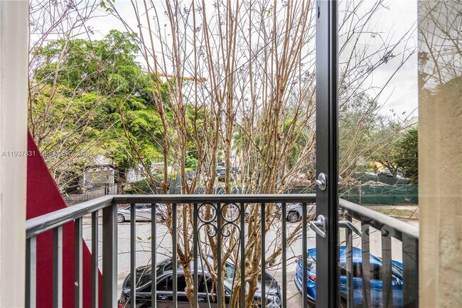 Building Photo - 300 Majorca Ave