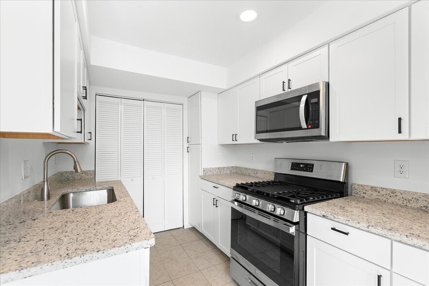 Building Photo - 239 Nottoway St SE