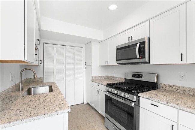 Building Photo - 239 Nottoway St SE