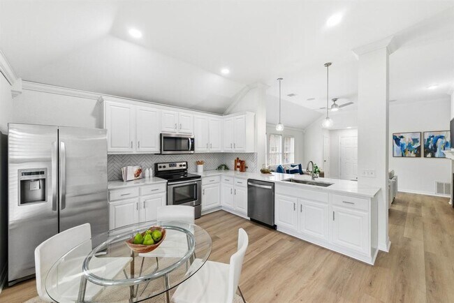 Building Photo - 19209 Sunken Creek Pass