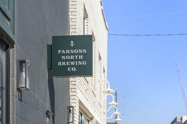 Building Photo - 422 E Whittier St