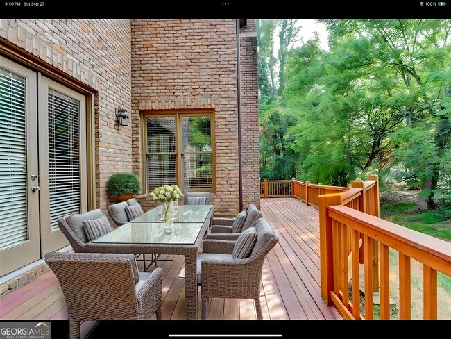 Building Photo - 8920 Doral Dr