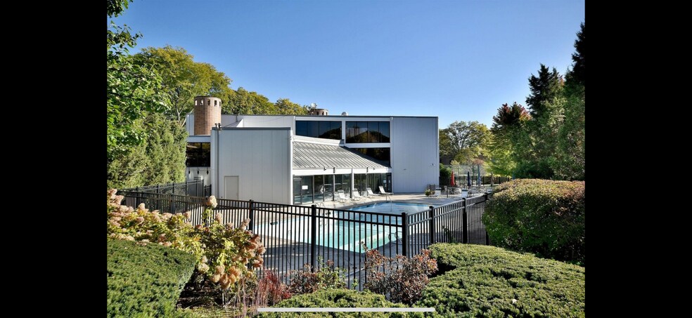 Building Photo - 4 Birch Tree Ct