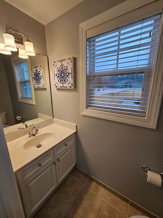 Building Photo - Welcome Home to Comfort and Style in North Charleston, SC!