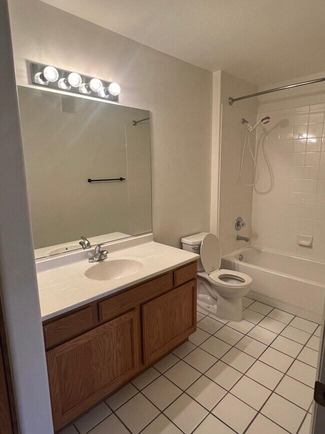 Building Photo - 5427 S Dover St