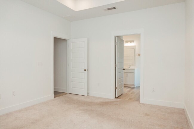 Building Photo - 233 Lyla Ln