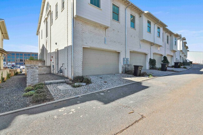 Building Photo - Fully Furnished Trilith Townhome with Large Patio and 2 Car Garage