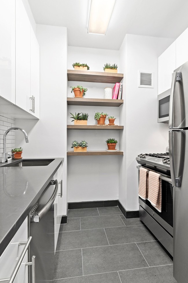 Interior Photo - 200 East 87th Street