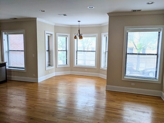 Building Photo - 908 Reba Pl