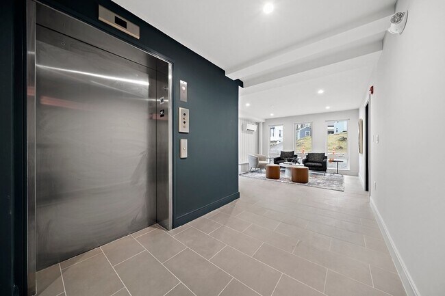 Building Photo - 1169 Adams St