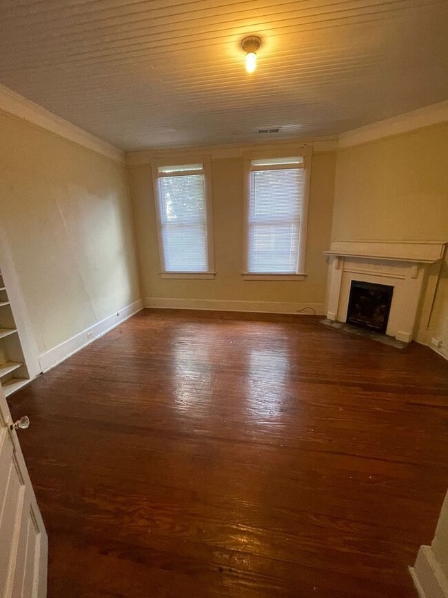 Building Photo - 2712 Preston St. Unit 1/2- UPSTAIRS/PRE-LE...