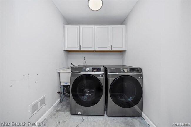 Building Photo - 2601 Lamplighter Ln