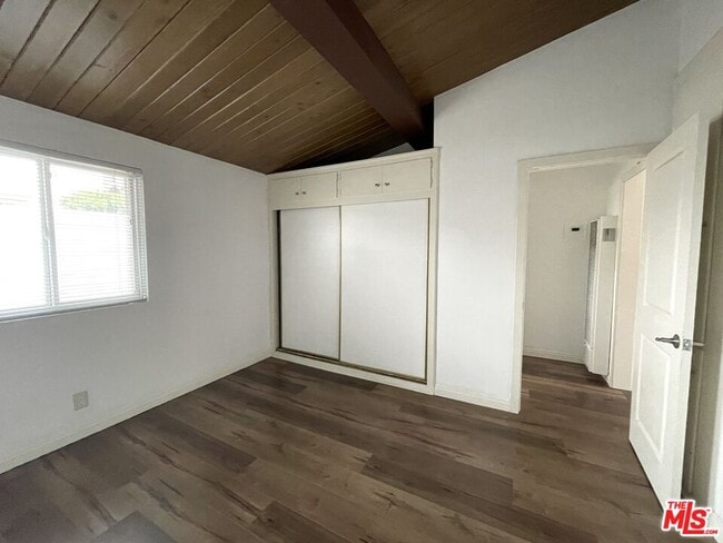 Building Photo - 4419 W Rosecrans Ave
