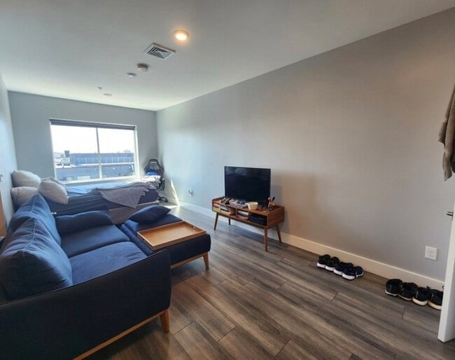 Building Photo - 55 W Fifth St