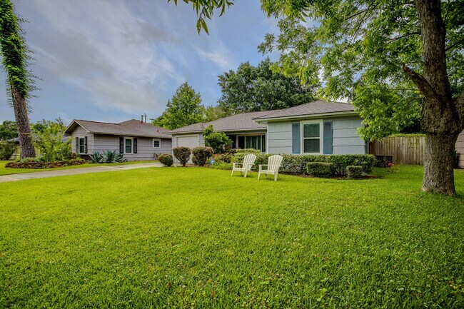 Building Photo - 1014 Nashua St