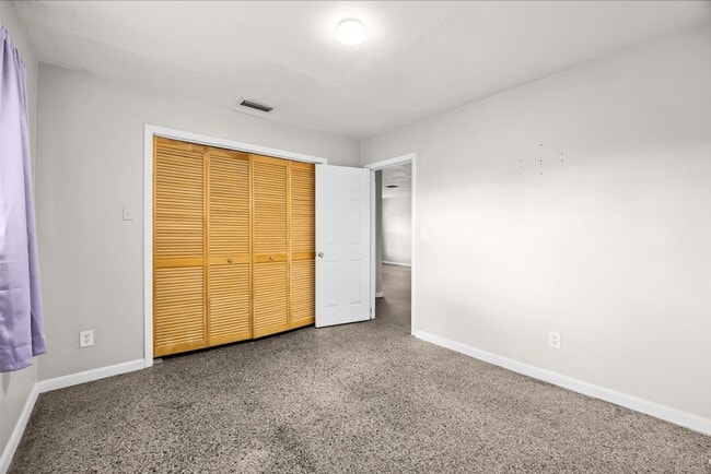 Building Photo - 2 Bedroom 1 Bath Duplex