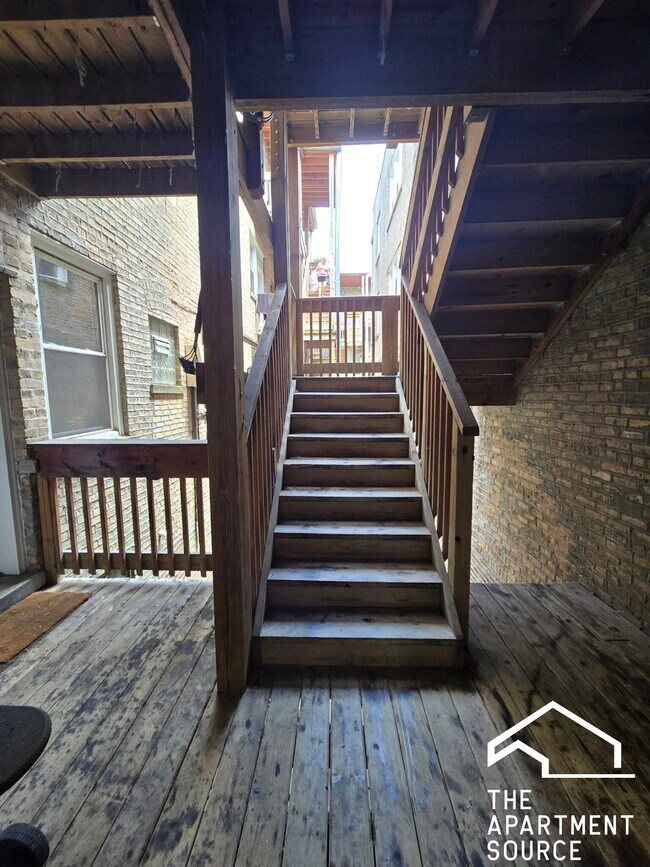 Building Photo - 3757 W Sunnyside Ave