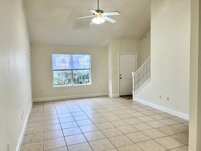 Building Photo - Central Crestview Location