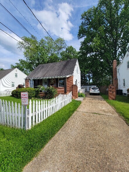 Building Photo - 2712 Urbana Dr