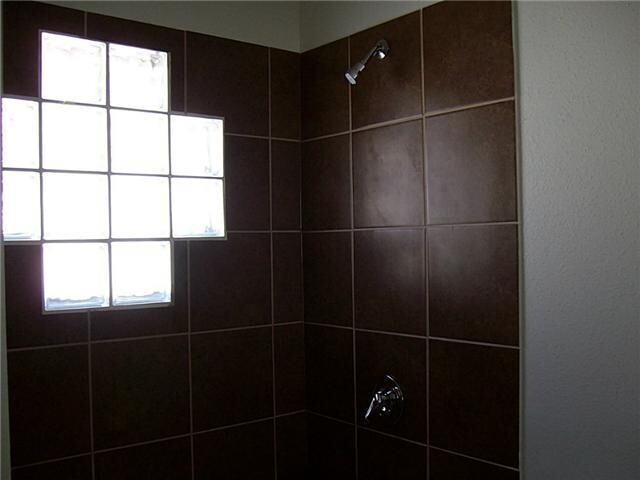 Building Photo - Adorable 4 bedroom, 2 bath in East El Paso!