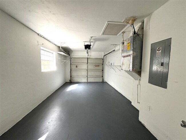 Building Photo - 6712 NW 60th St