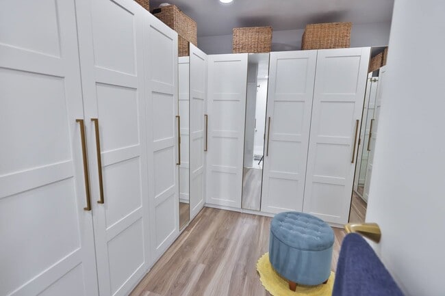 Building Photo - 16322 Southampton Dr