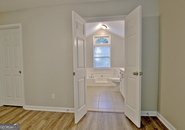 Building Photo - 338 Summer Pl