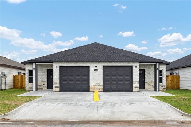 Primary Photo - 2330 N Vly Cir