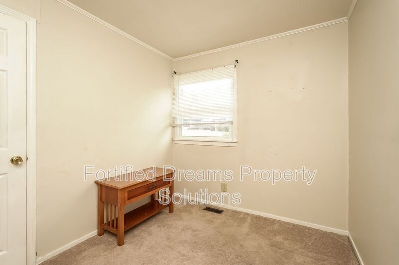 Building Photo - 1208 Westmoreland Dr