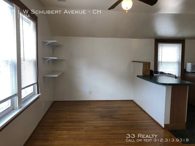 Building Photo - Great 1 Bed Coach House in Heart of LP!