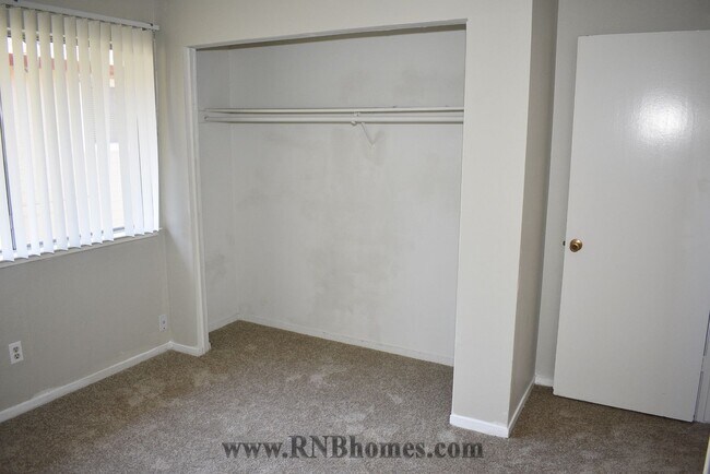 Building Photo - 5237 Manzanita Ave