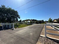 Building Photo - 4 Bedroom Home on Half Acre Lot