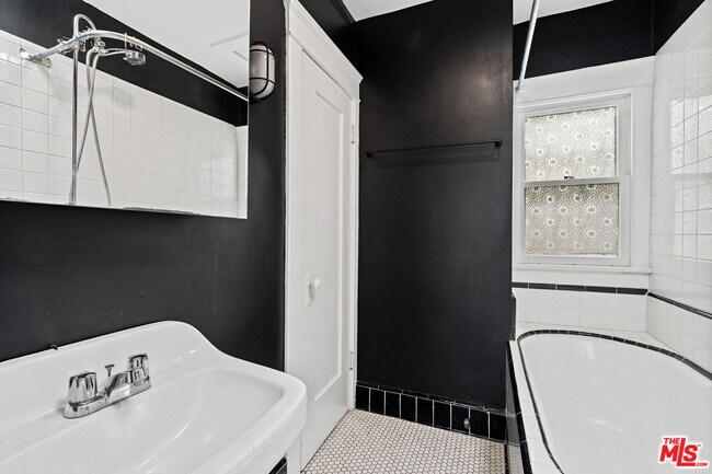 Building Photo - 1606 Andalusia Ave