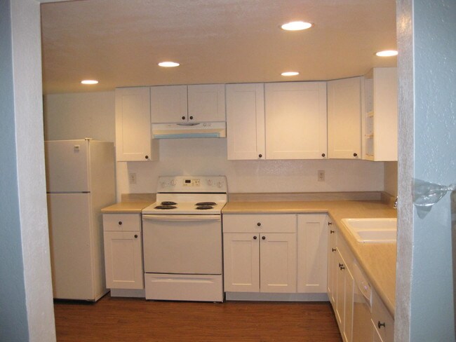 Building Photo - 831 Meade St