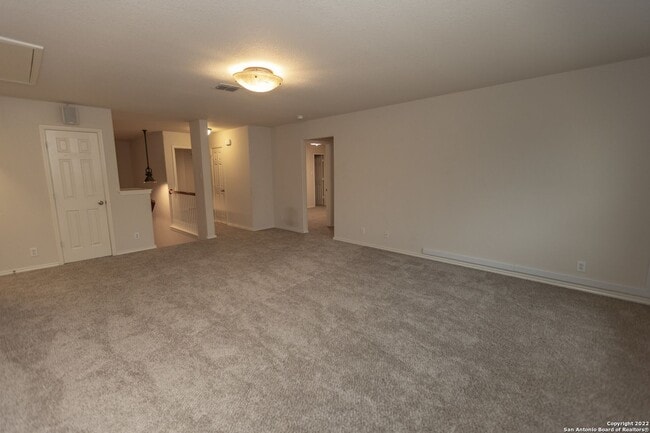 Building Photo - Stunning 5 bedroom 3 full bath home in the...