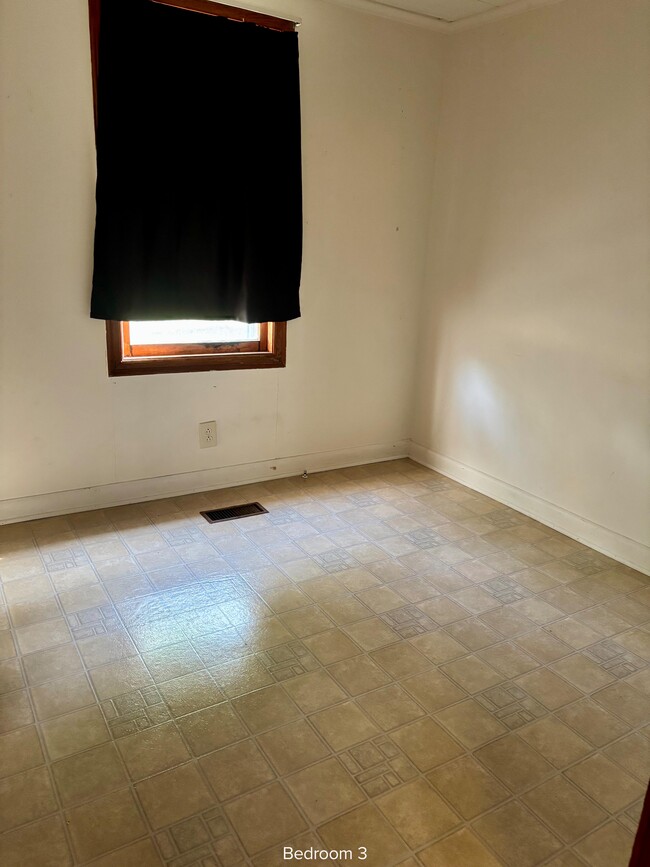 Building Photo - 1062 College Ave
