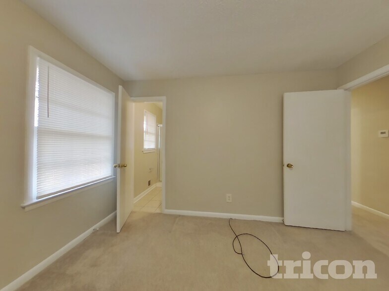 Building Photo - 3842 Wesley Dr