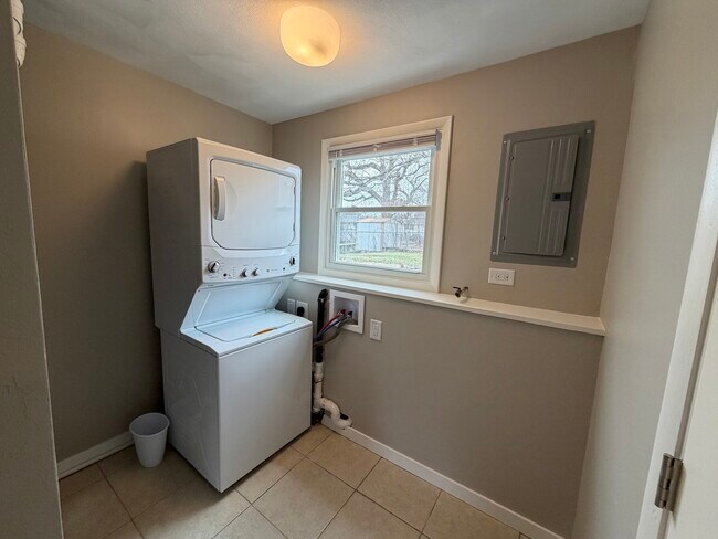 Building Photo - 109 Hickory Dr