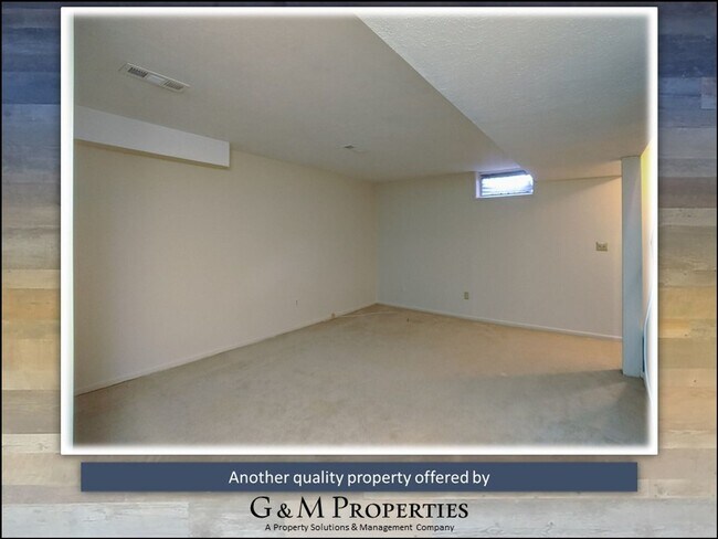 Building Photo - 2 Bedroom Townhome - Available off of Fren...