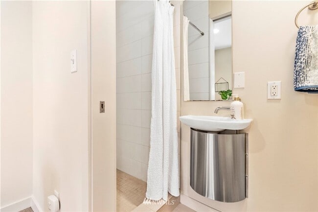Building Photo - Columbia City Beauty with option to purcha...